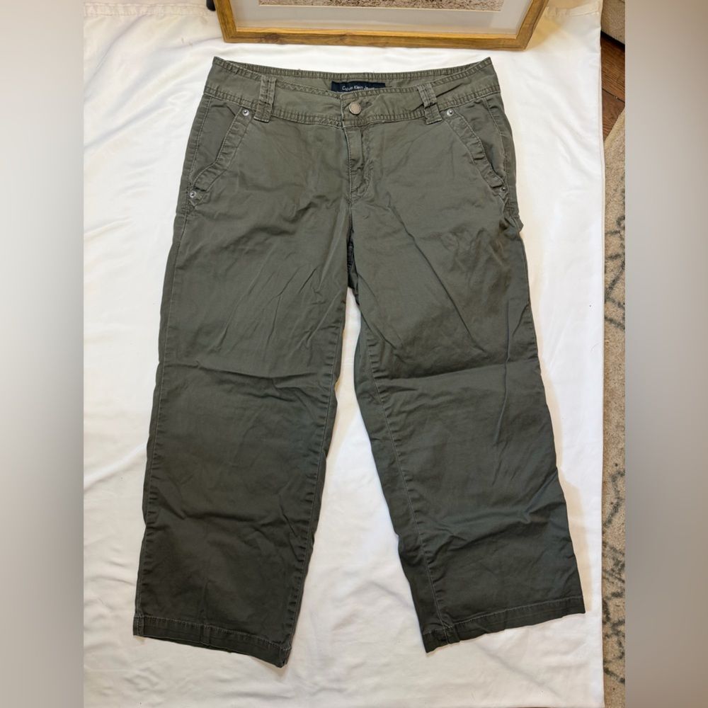 Calvin Klein Jeans size 4 green ankle/cropped pants